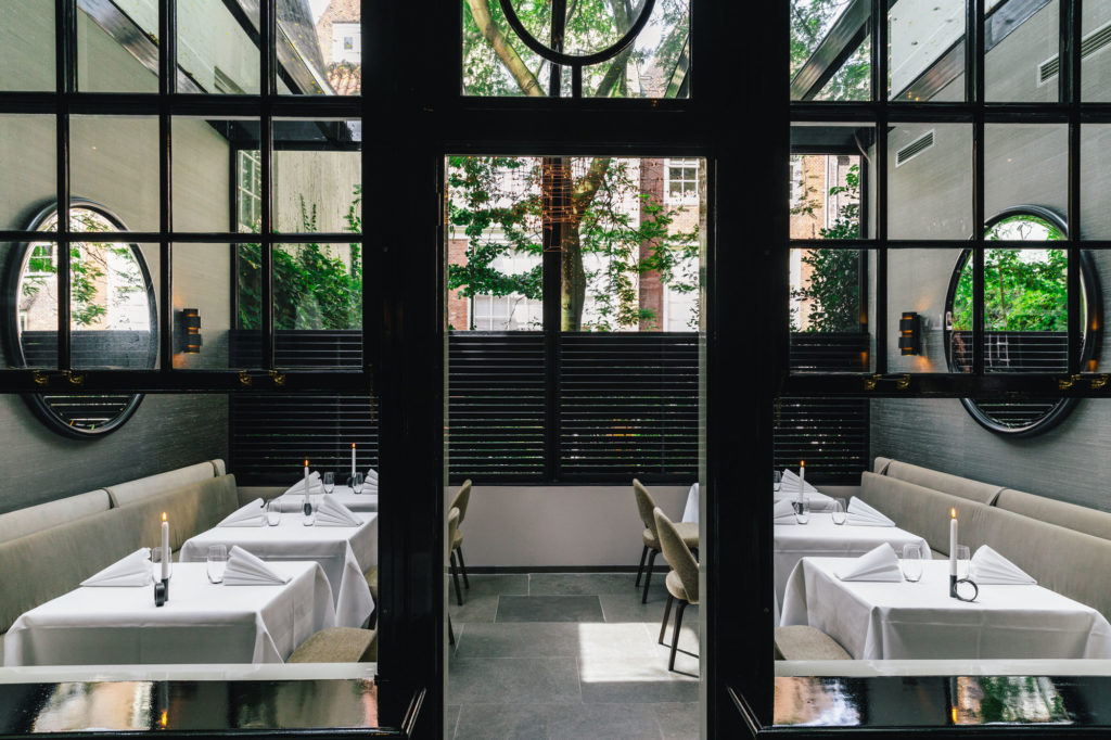 Interior Michelin Star Restaurant Vinkeles